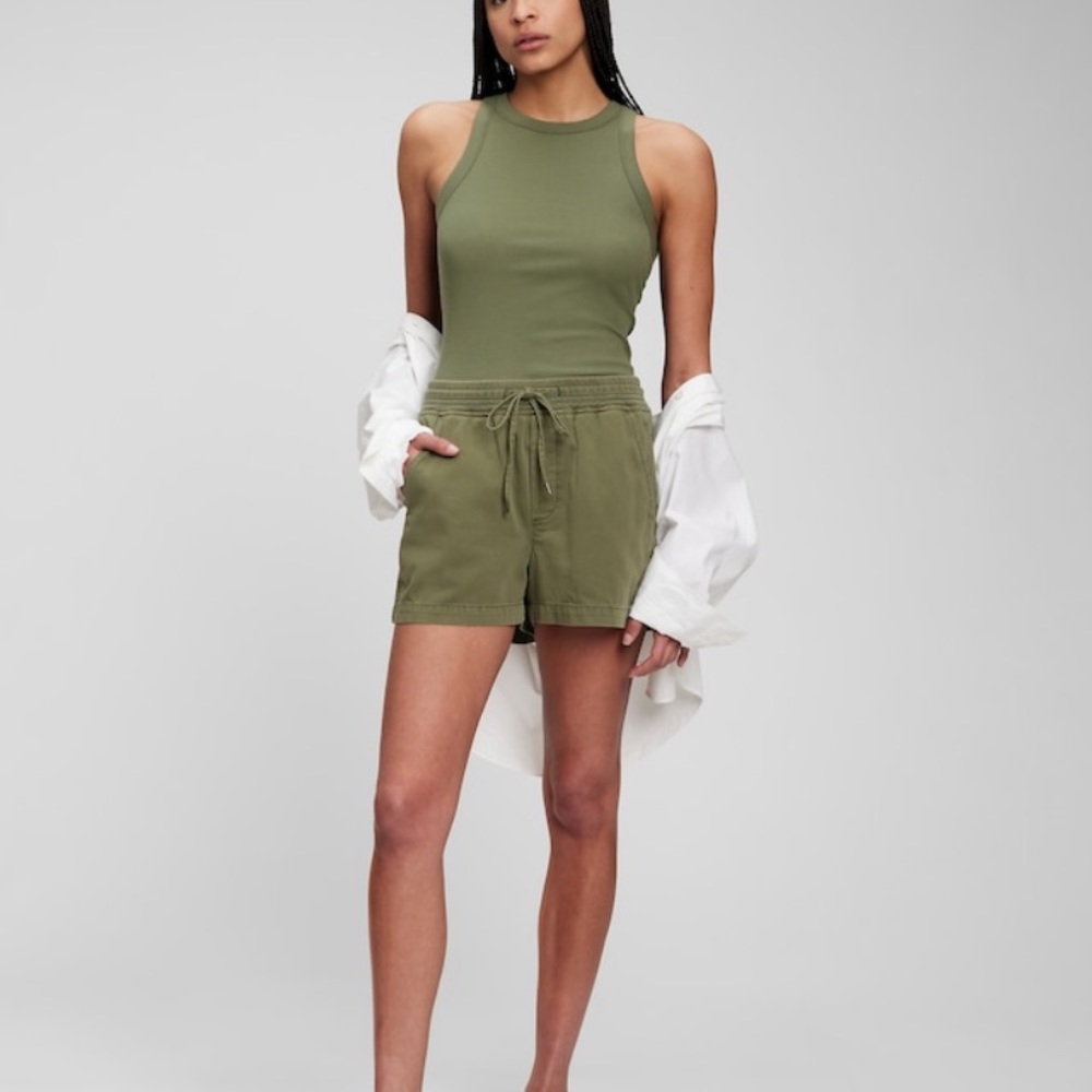 Women’s Gap shorts large tall. Lenzing tensel model pull on shorts. Green NWT